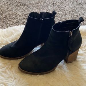BLONDO HEELED BOOTS